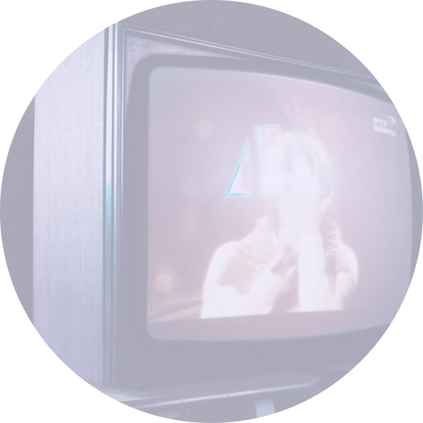circle image of old television